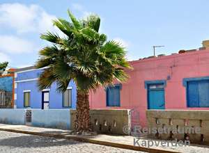 Insel Sal - Hafenort Palmeira - bunte Häuser