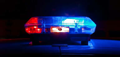 Blau-rotes Warnlicht auf einem Autodach