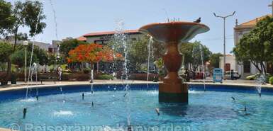 Placa Albuquerque in Praia mit Springbrunnen