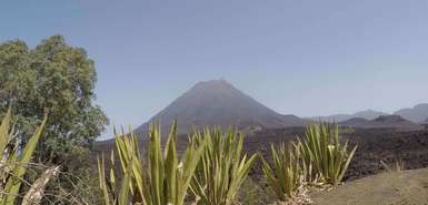 Fogo - Wanderung mit Blick auf den Vulkan