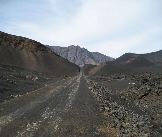 Gratwanderung auf der Bordeira - Auf der Strasse in die Caldeira