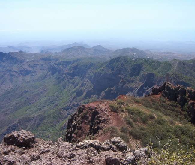Kapverdische Insel Santiago - Pico Atonia - Blick zum Radarberg Monte Txota