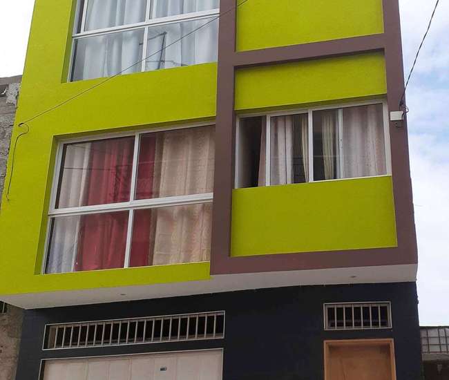 São Vicente - farbenfrohe Außenansicht Casa Jakilin