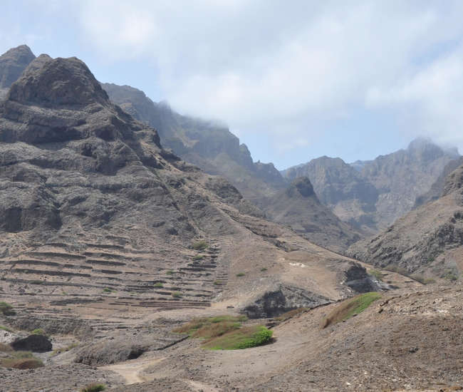 Kapverden - Trekking  Insel  Santo Antão  im Nordosten:  Beginn des Wanderwegs entlang der Steilküste