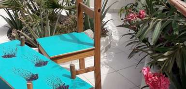 B&B Sereia Azul Boa Vista - Sitzgelegenheit auf der Terrasse mit Blumen