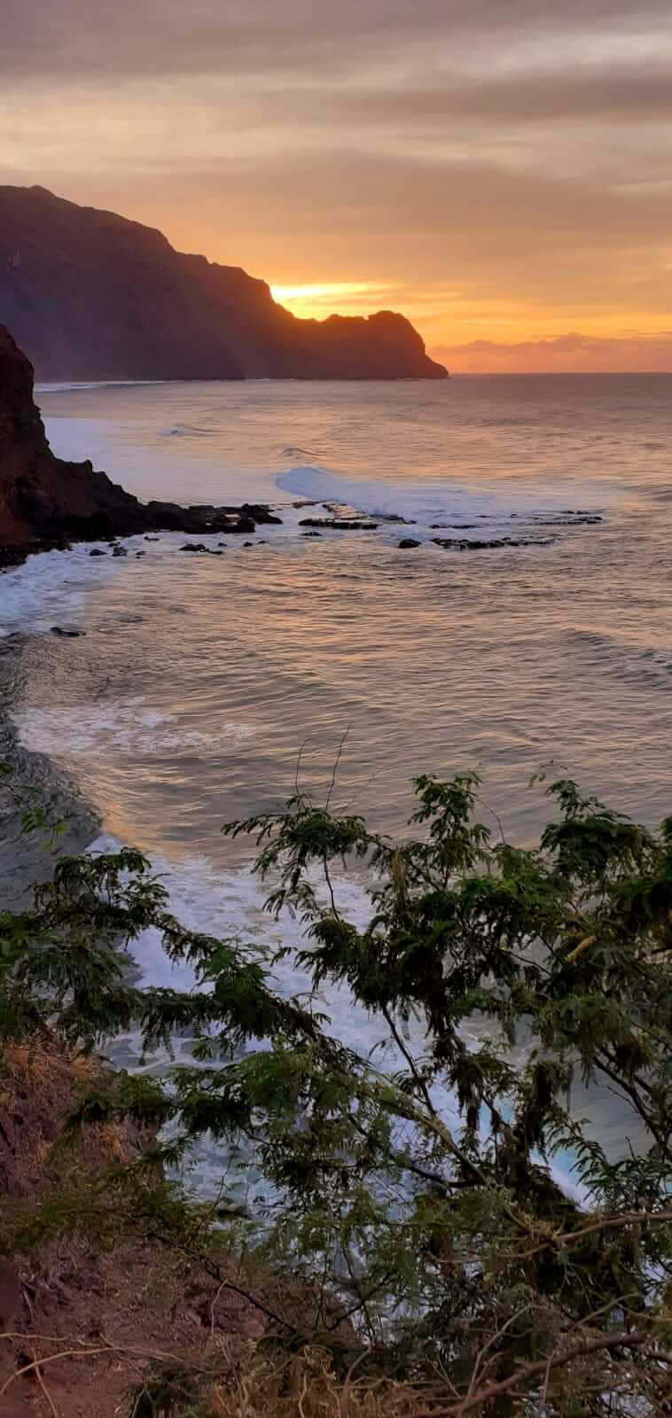 Santo Antão: Sonnenuntergang hinter den Felsen