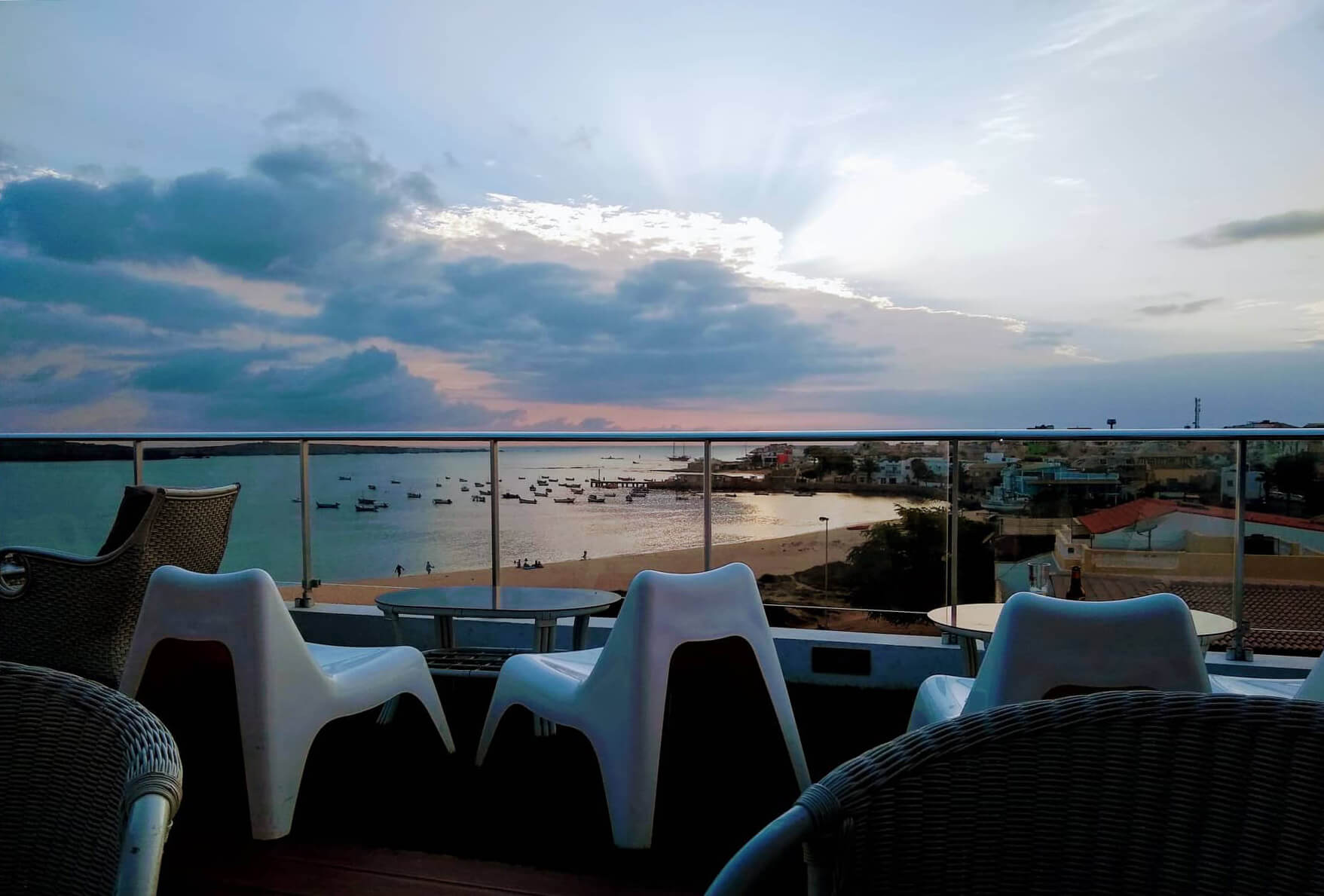 Boa Vista: Rooftop Blick auf den Sonnenuntergang und den Strand